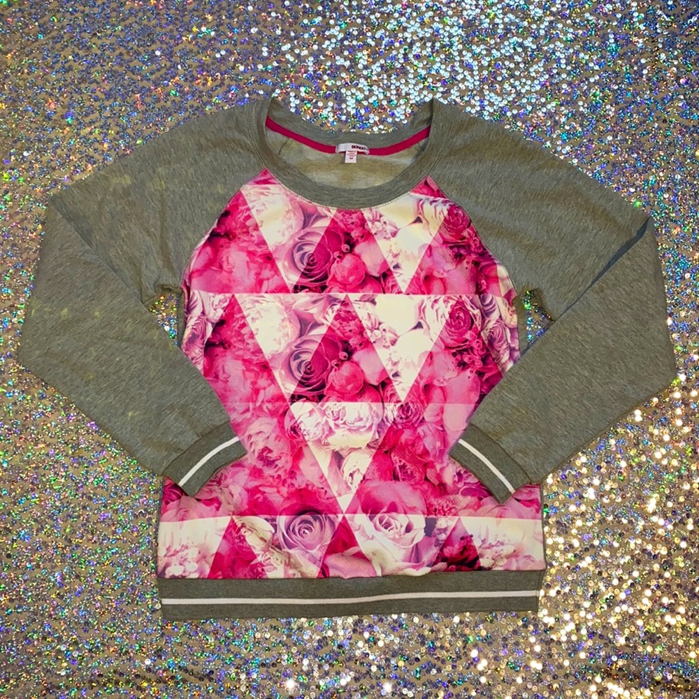 Bongo • Geometric Rose Pullover - Picture 2 of 8